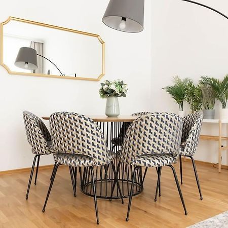 Franz 23 - Typical Viennese Apartment In The Heart Of Wien Exteriör bild