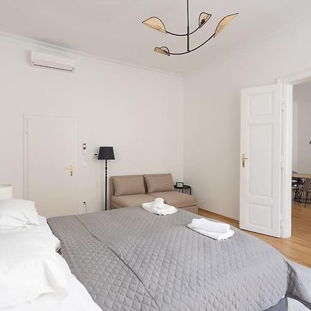 Franz 23 - Typical Viennese Apartment In The Heart Of Wien Exteriör bild