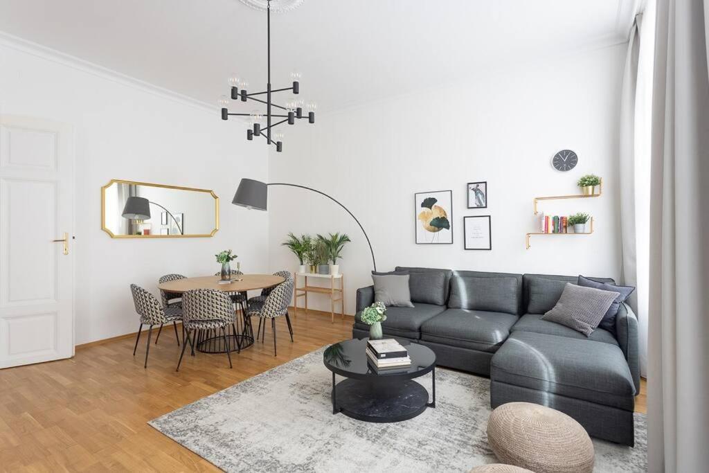 Franz 23 - Typical Viennese Apartment In The Heart Of Wien Exteriör bild