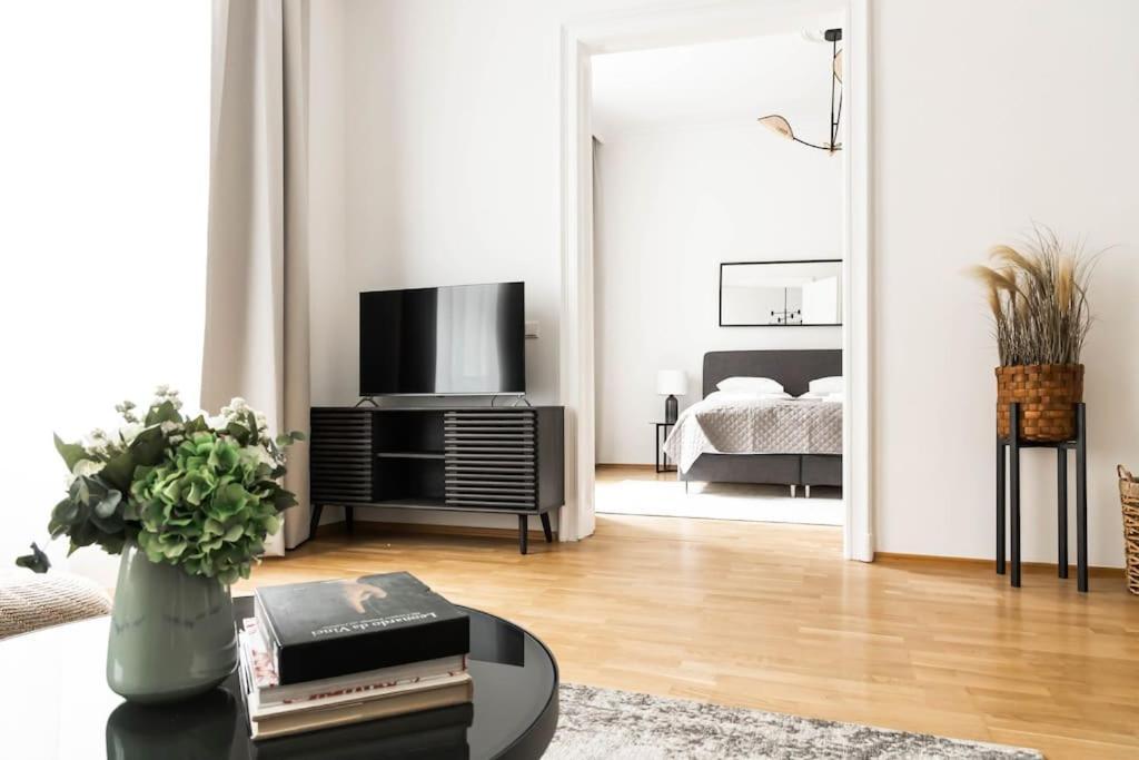 Franz 23 - Typical Viennese Apartment In The Heart Of Wien Exteriör bild