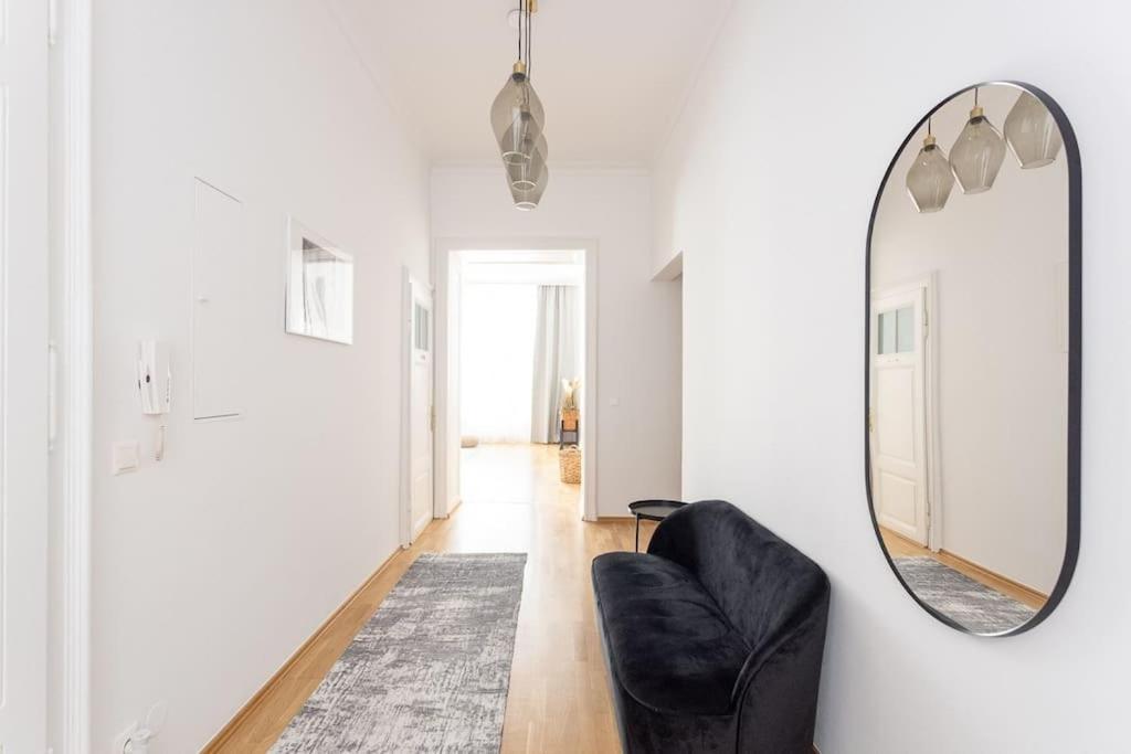 Franz 23 - Typical Viennese Apartment In The Heart Of Wien Exteriör bild